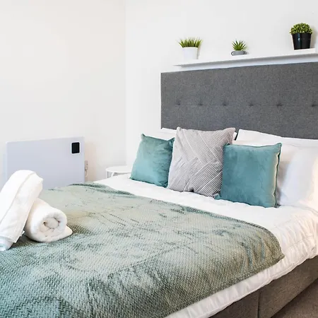 Lavish Living Huge Long Term Savings For Contractors Relocators Profressionals Apartment Manchester Exterior photo
