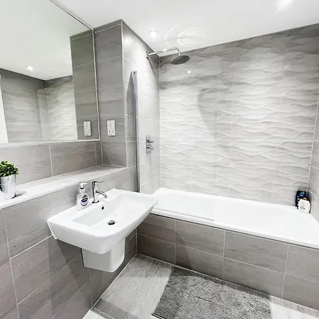 Lavish Living Huge Long Term Savings For Contractors Relocators Profressionals Apartment Manchester Exterior photo