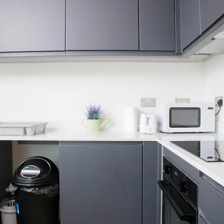 Lavish Living Huge Long Term Savings For Contractors Relocators Profressionals Apartment Manchester Exterior photo