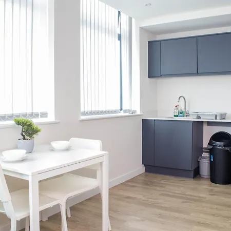 Lavish Living Huge Long Term Savings For Contractors Relocators Profressionals Apartment Manchester Exterior photo
