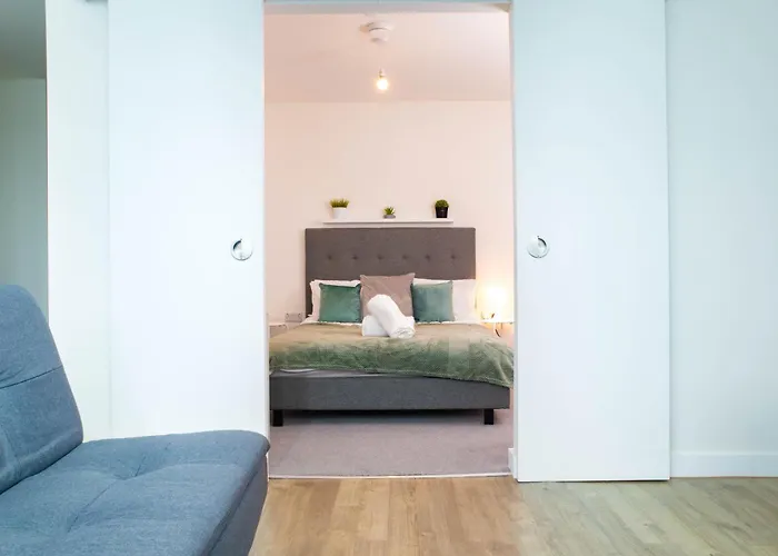 Lavish Living Huge Long Term Savings For Contractors Relocators Profressionals