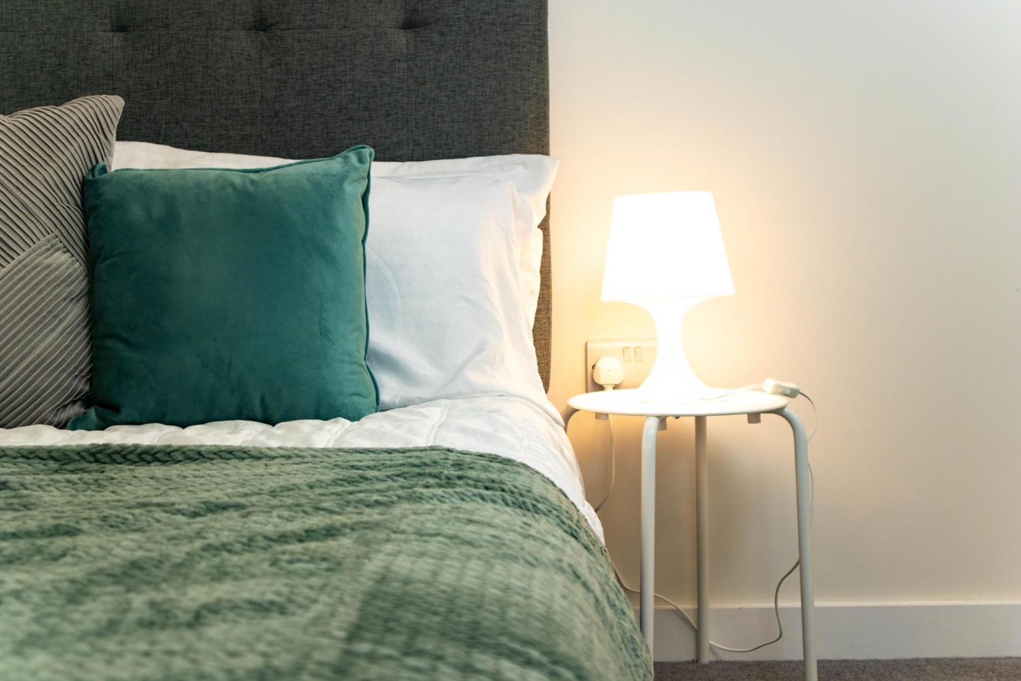 Apartment Lavish Living Huge Long Term Savings For Contractors Relocators Profressionals *