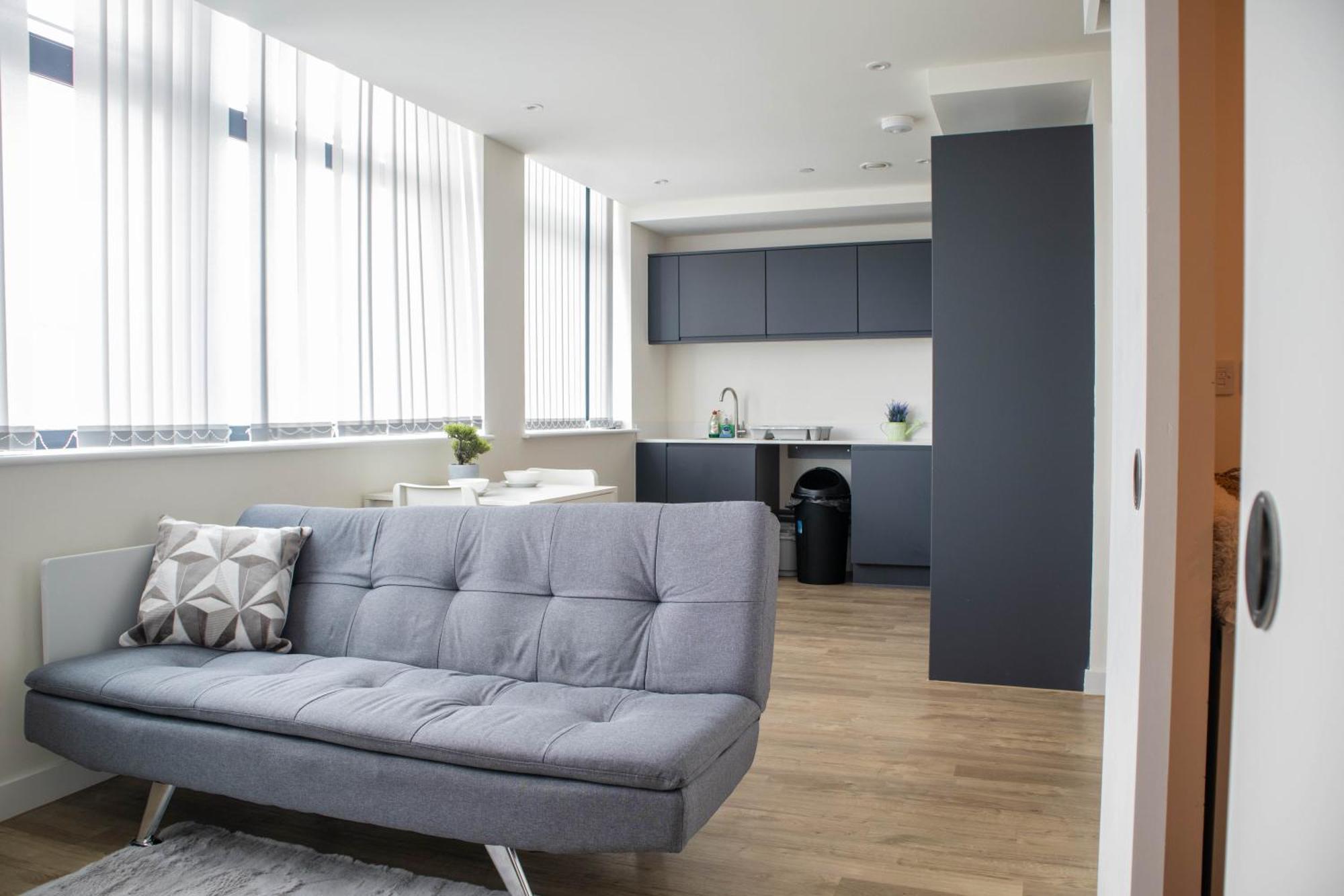 Lavish Living Huge Long Term Savings For Contractors Relocators Profressionals * Manchester