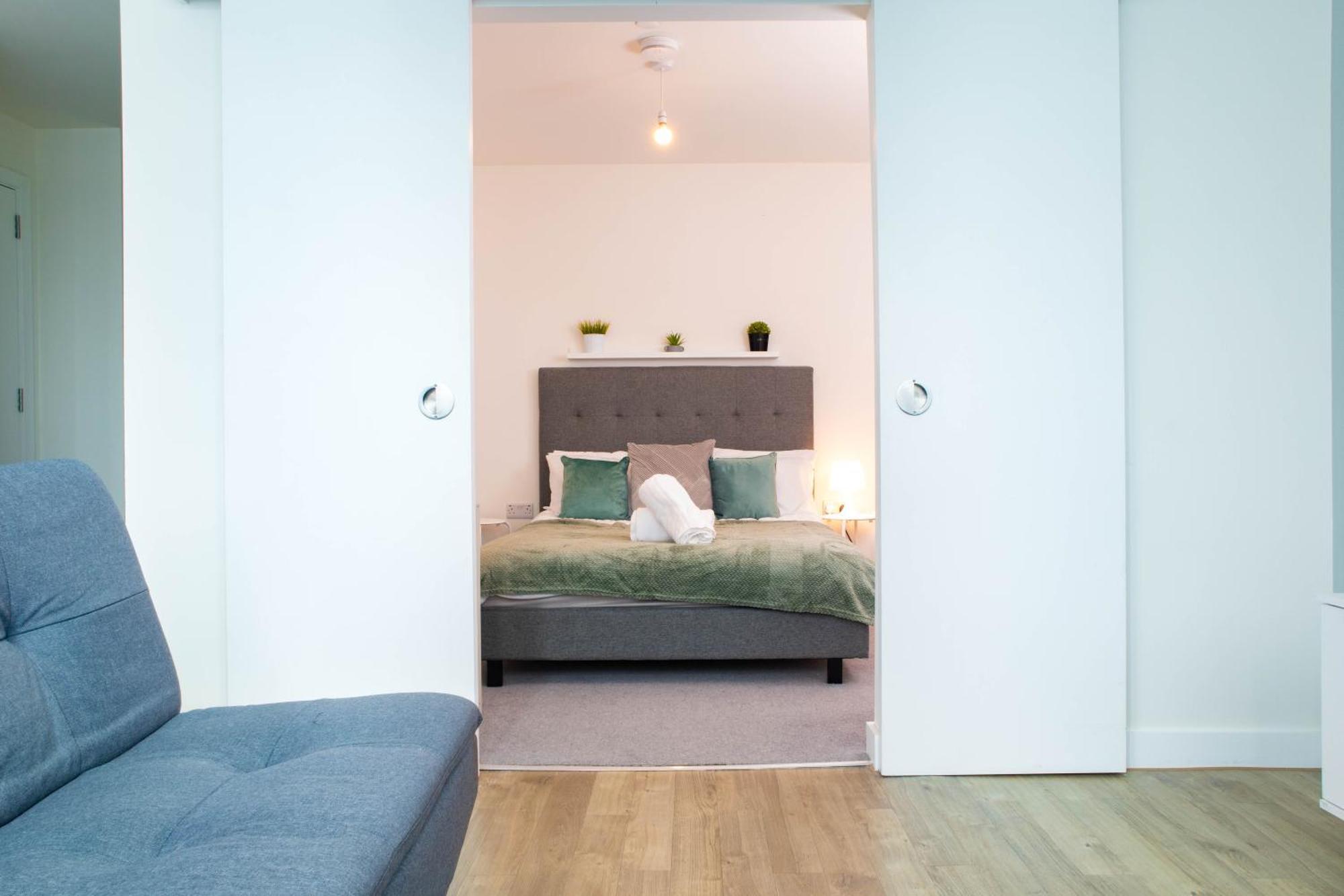 Apartment Lavish Living Huge Long Term Savings For Contractors Relocators Profressionals