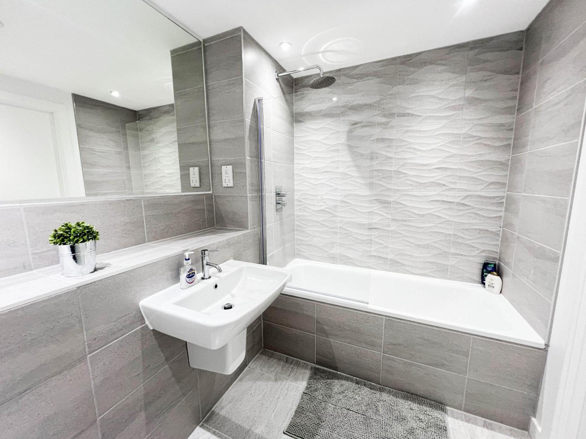Lavish Living Huge Long Term Savings For Contractors Relocators Profressionals Apartment *