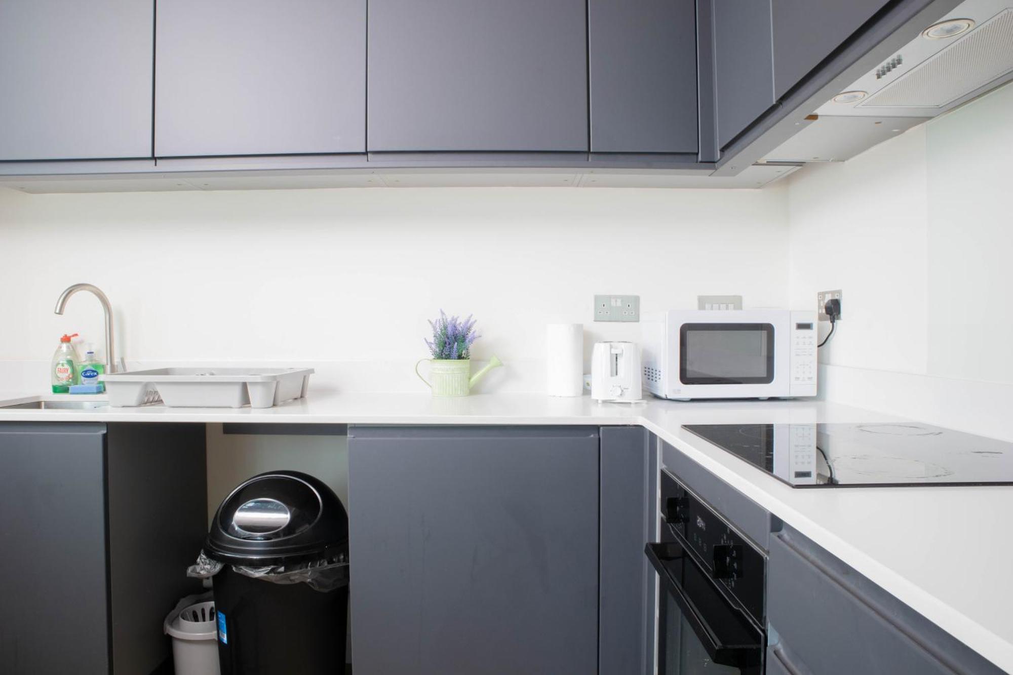 Apartment Lavish Living Huge Long Term Savings For Contractors Relocators Profressionals *