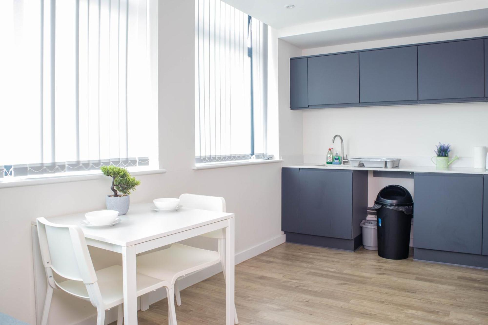 Lavish Living Huge Long Term Savings For Contractors Relocators Profressionals Apartment Manchester